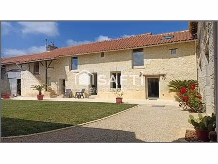 corps de ferme de 7 pièces 180m2 environ 86200 la roche rigault