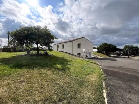 maison spacieuse avec piscine chauffee a 2 kms des plages de longeville sur mer