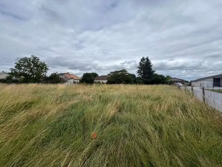terrain constructible de 671 m2 avec cu