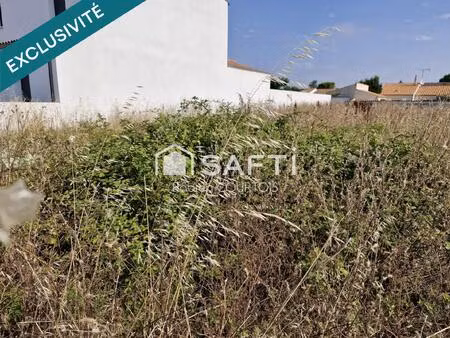 terrain constructible sans vis à vis   au calme   très bon quartier .