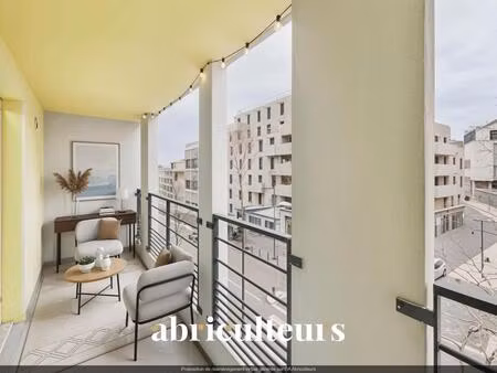 marseille 1er : t2 avec terrasse sans vis-à-vis  à 2 pas de la gare saint-charles