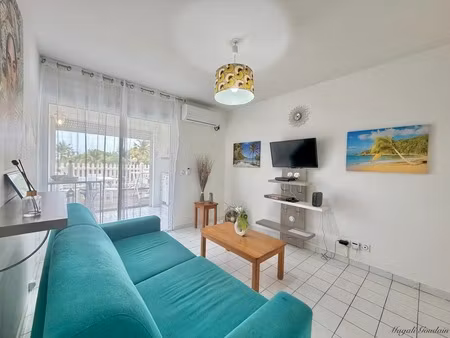 en exclusivite - a vendre studio rénové avec terrasse  parking privé et plages à pied - le