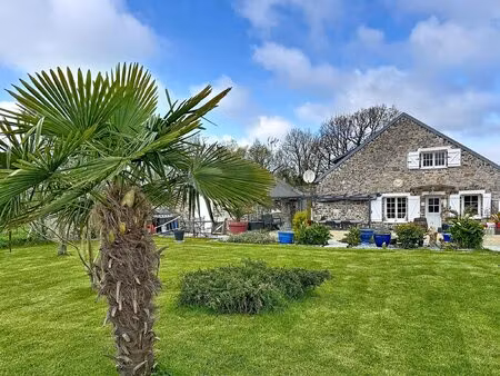 charmante maison en pierre à 5 kms de la plage