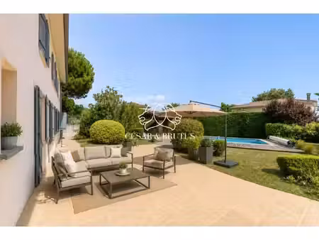 maison avec piscine et dependances