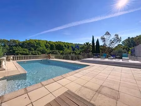villa 3 chambres et 1 suite parentale  piscine  garage  cave  terrain de 1682m2