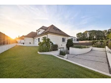 villa contemporaine de 200m² habitables (340m² utiles)  7 piè