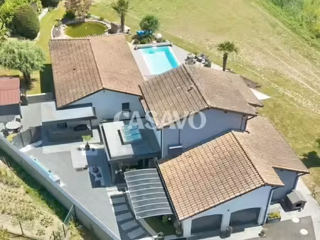 vente maison 8 pièces de 189m² - 01330 villars-les-dombes