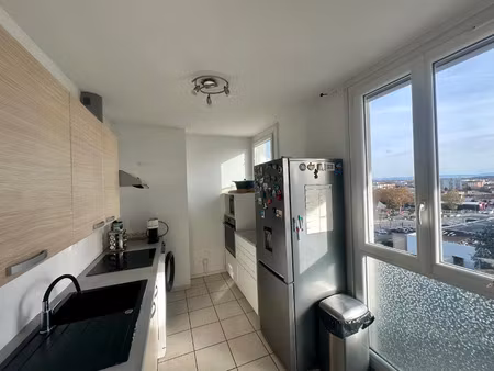 agreable t2 meuble bron -les tours de l'isere