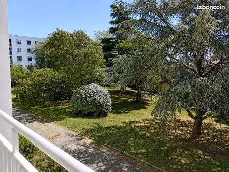 grand t3 bis 75 m² sur parc arboré rue pasteur