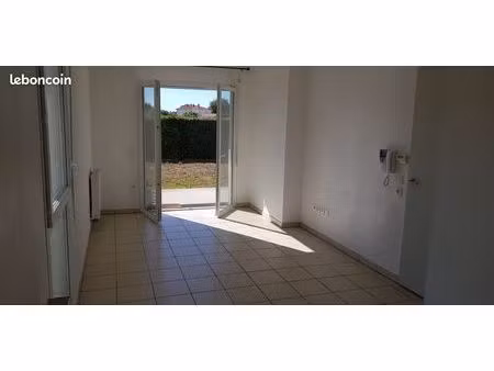 t2 meublé 39m² – jardin privatif – parking – résidence récente – ambarès