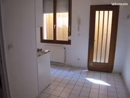 studio avec mezzanine pour le coucher - av jean jaurès