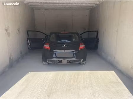 garage/ box