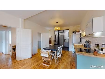 t3 80m² meublé parquet et pierres apparentes