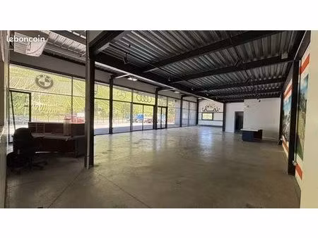 local 240 m² porte-de-savoie