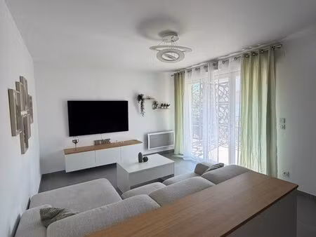 à louer – appartement 2 pièces meublé de 42 40 m² – les plans de carros