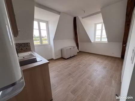 charmant f1 bis rénové avec chambre séparée à blois