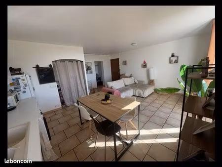 a 7 km beziers ouest  à maureilhan appartement t4