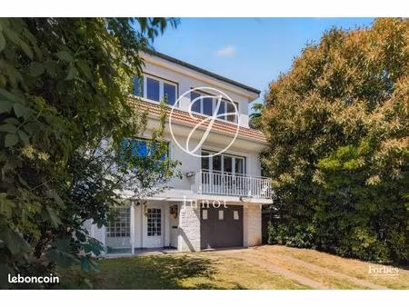 maison 7 pièces 137 m²
