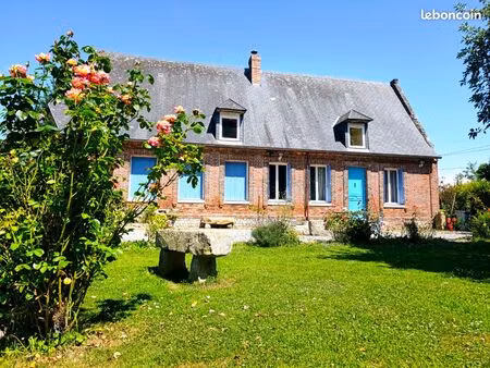 maison normande avec gîtes et bâtiments