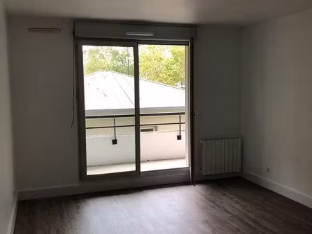 f3 avec balcon au calme bord de seine mantes la jolie