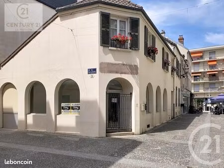 local 61 m²