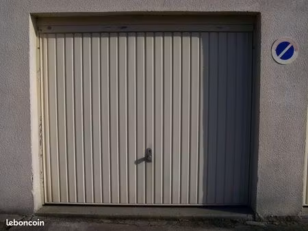eu loue garage l: 5m20 x 3m50 (idéal stockage)