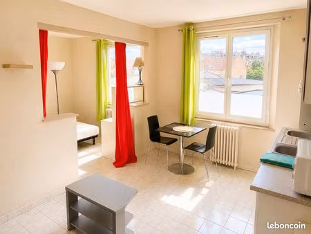 t1 meublé de 30 m² avec coin nuit séparé – plein sud – quartier docks - eau et chauffage d