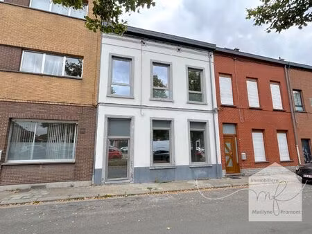maison à louer à place du numéro un 41 la louvière (vbe41050)