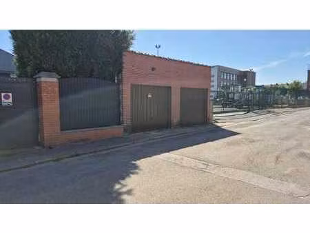 lot de 2 grands garages.
