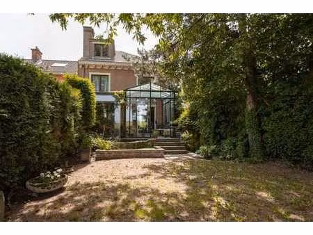 une maison avec du charme dans un cadre verdoyant