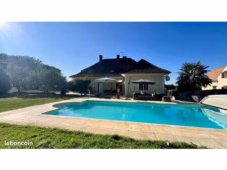 villa 8 pièces 261 m²