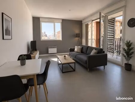 t2 meublé  46 m²  balcon  parking  les docks  le havre