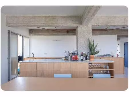 loft meublé avec vue sur le fleuve et parking gratuit