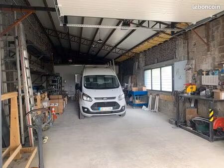 local 120m²(stockage + bureau)