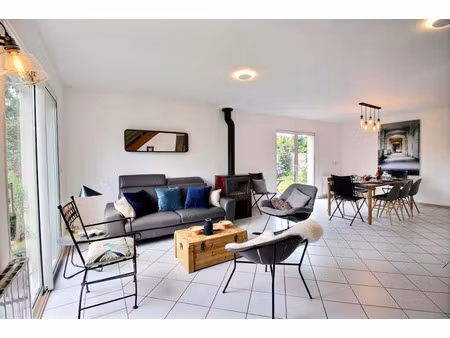 location meublée maison 6 pièces 121 m² à le bono (56400)  1 645 €