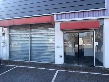 location locaux professionnels 2 pièces 100 m² à tarbes (65000)  1 500 €