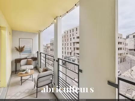 marseille 1er : t2 avec terrasse sans vis-à-vis  à 2 pas de la gare saint-charles