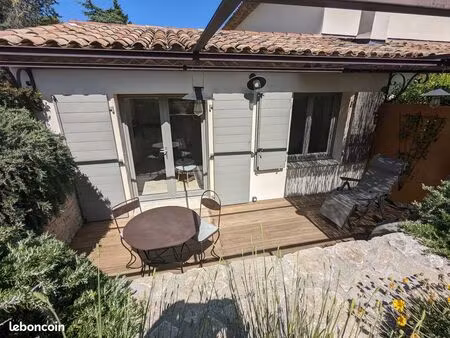 t2 meublé de 26m² + terrasse 18m² / 5 min centre / bail étudiant 9 mois
