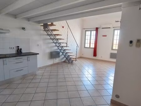 appartement t2 duplex 48 m² à fabrègues bail vide – parking & clim