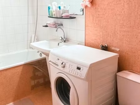 super studio meublé chaffage inclus proche mairie