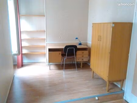 grande chambre meublée pour étudiant-e