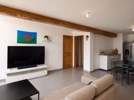 à louer – bel appartement t2 avec poutres apparentes – 500 /mois