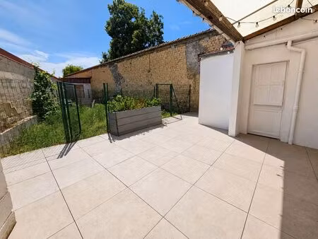 appartement meublé 60 m² avec jardin privatif de 150 m²  terrasse et dépendances – reims s