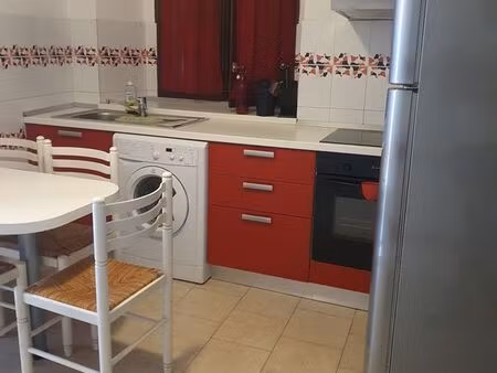 loue maisonnette à l'année scolaire