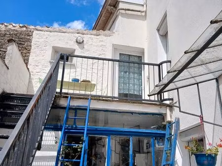 appartement meublé deux pièces dans grande maison de ville avec entrée indépendante.■ce