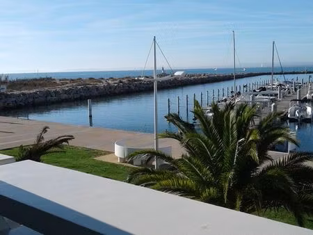 bel t2 vue mer avec terrasse et parking