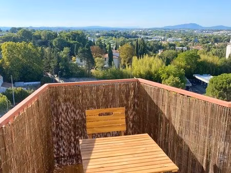 grand t1 meublé de 31 m² avec balcon et superbe vue dégagée