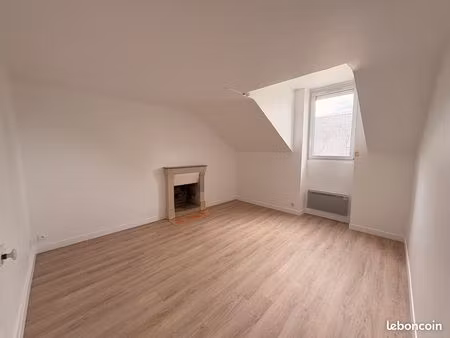 appartement 28m² meublé - rénové - 3ème étage - 550 cc