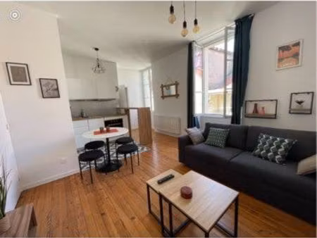 apt t2 41 m2 meublé avec parking / centre ville