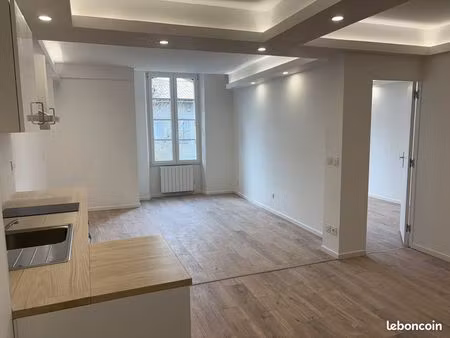 superbe t2 renové  calme  sécurisé
